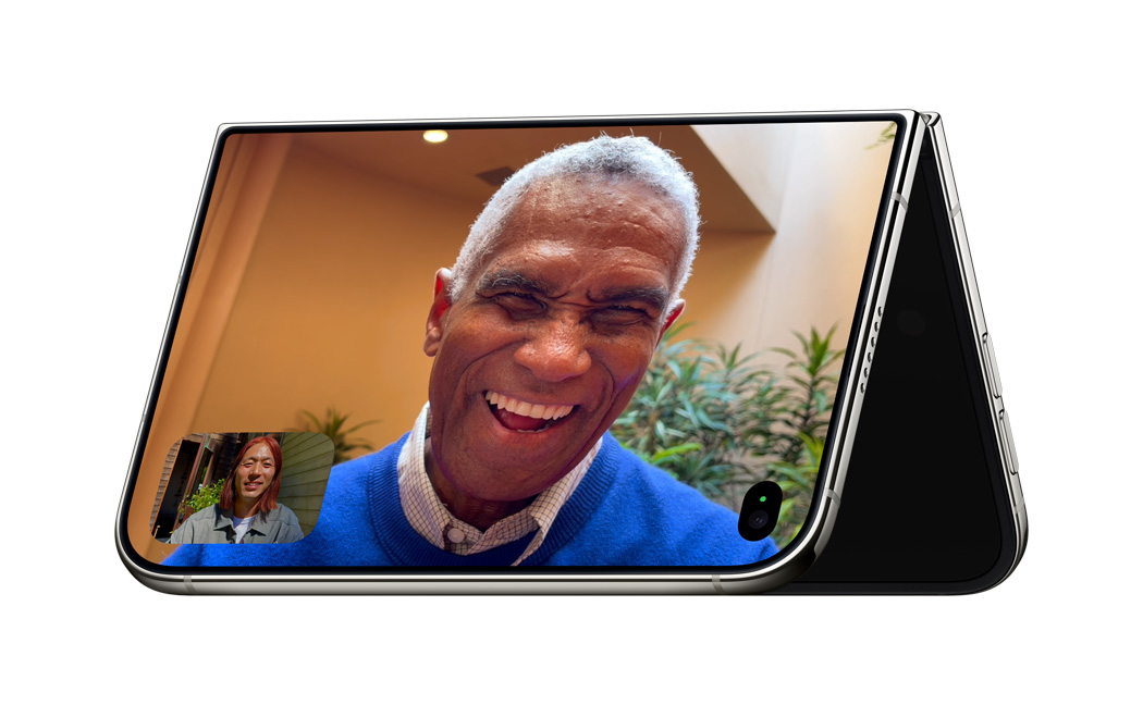 自立させてFaceTimeを使用するiPhone Duo